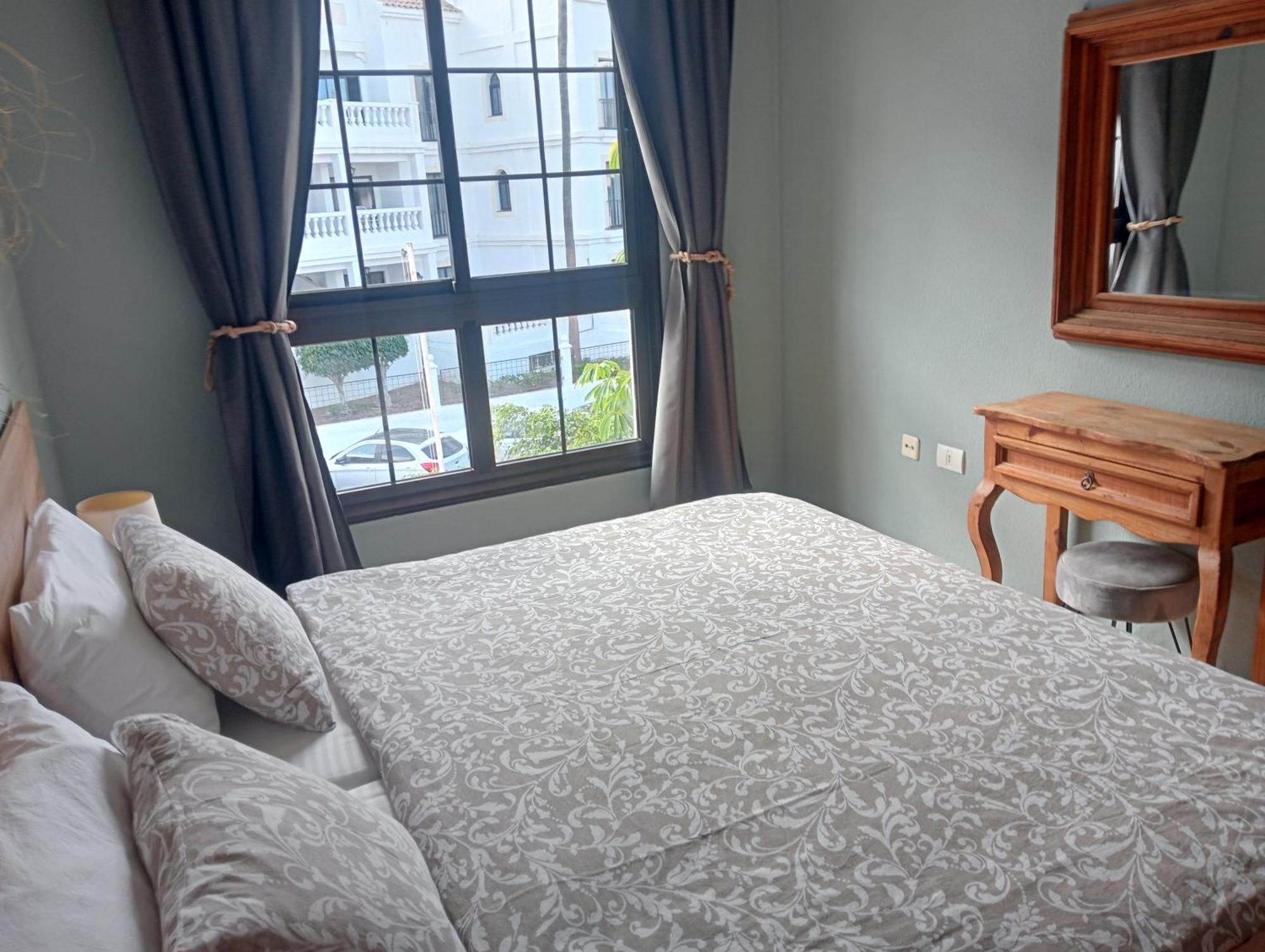 Greatly Located Apartment With Heated Pool, Los Cristianos Los Cristianos  Exterior foto