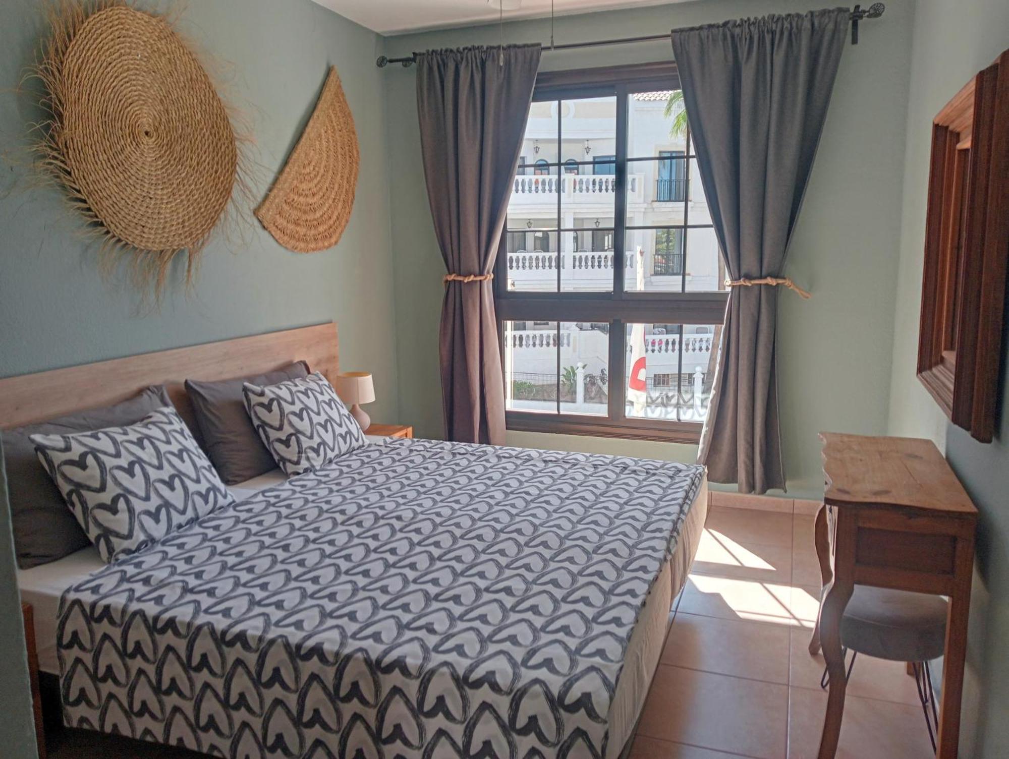 Greatly Located Apartment With Heated Pool, Los Cristianos Los Cristianos  Exterior foto